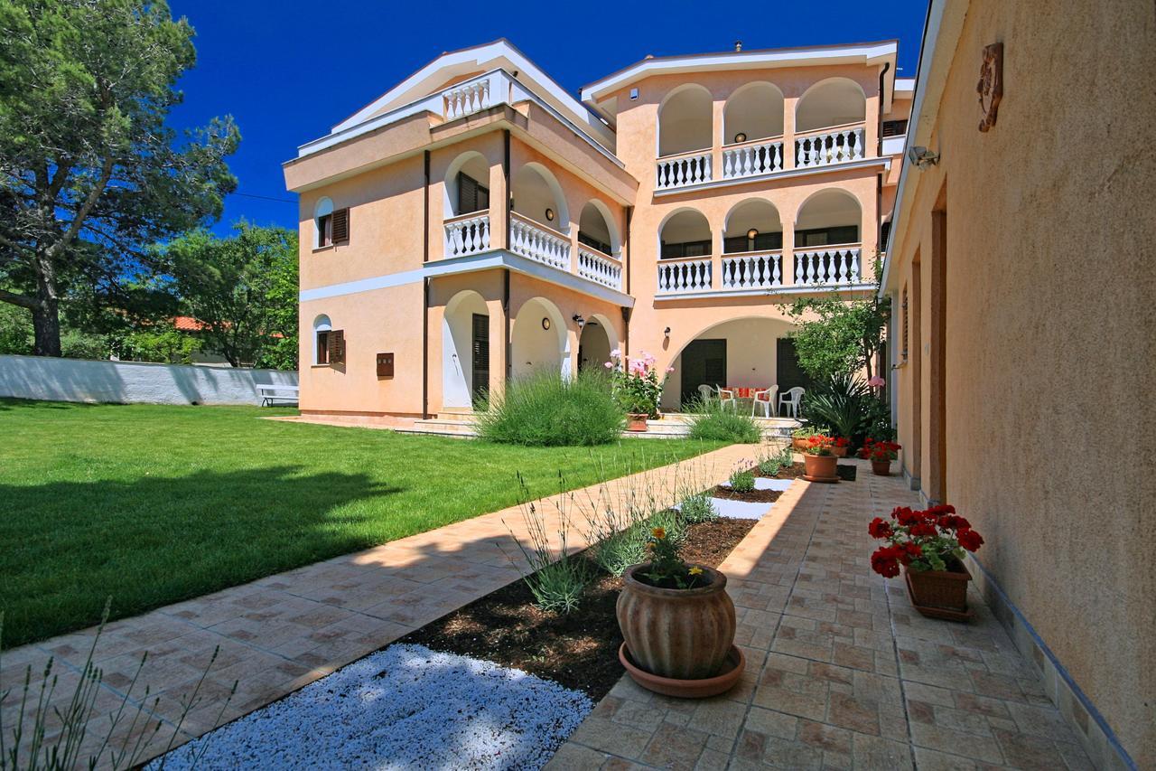 Sun Palace Residence Premantura Luaran gambar