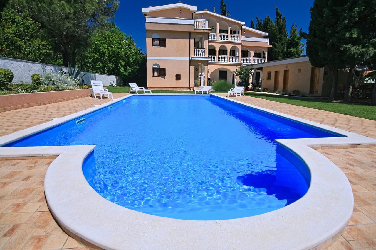 Sun Palace Residence Premantura Luaran gambar
